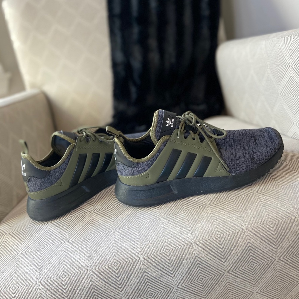 Boys Adidas Shoes Size 5 1/2